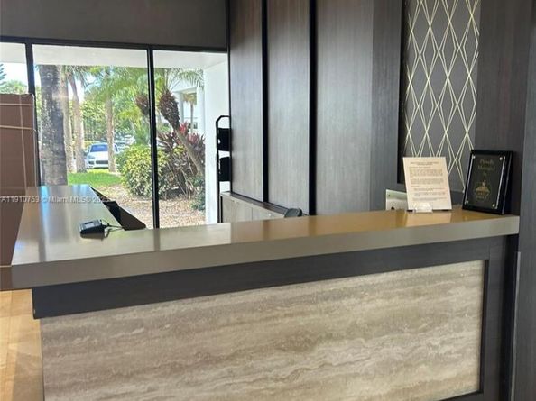 20515 E Country Club Dr 1042, Aventura FL 33180