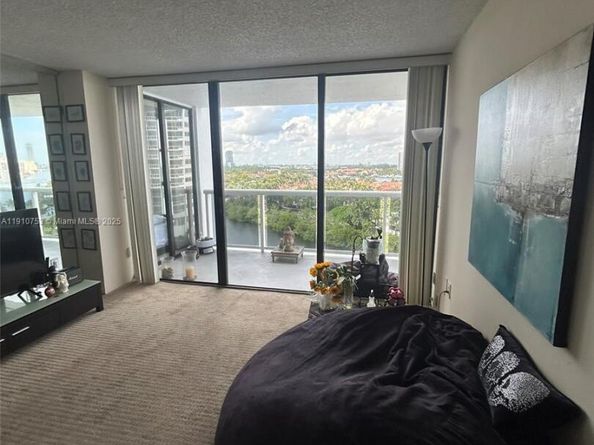 20515 E Country Club Dr 1042, Aventura FL 33180