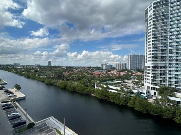 20515 E Country Club Dr 1042, Aventura FL 33180