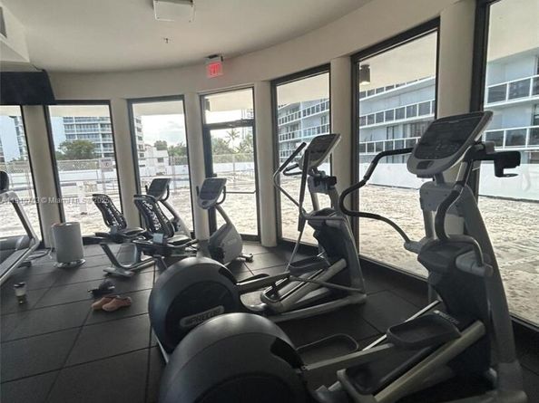 20515 E Country Club Dr 1042, Aventura FL 33180