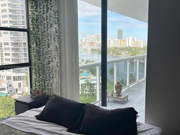 20515 E Country Club Dr 1042, Aventura FL 33180