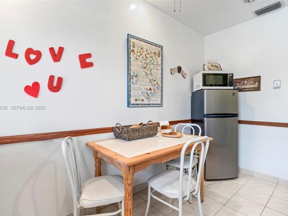 1050 Atlantic Shores Blvd 210, Hallandale Beach FL 33009