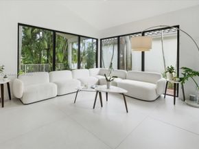 1441 E Lacosta Dr E, Pembroke Pines FL 33027