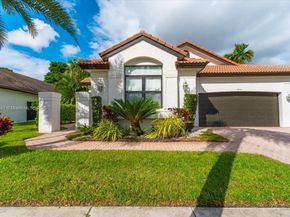 1441 E Lacosta Dr E, Pembroke Pines FL 33027