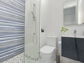 1441 E Lacosta Dr E, Pembroke Pines FL 33027