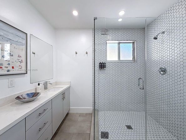3041 NW 69th Ter, Miami FL 33147