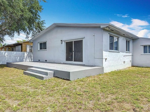 3041 NW 69th Ter, Miami FL 33147