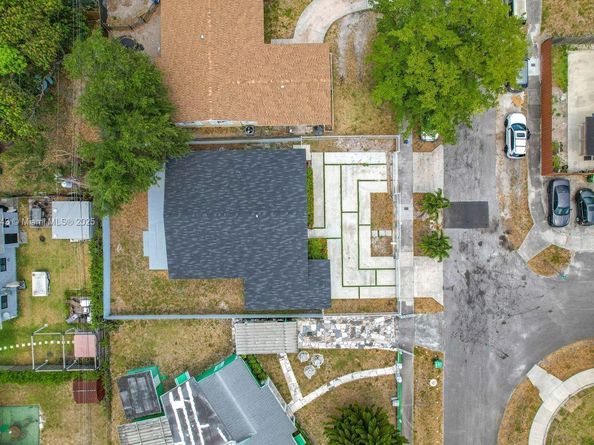 3041 NW 69th Ter, Miami FL 33147