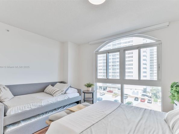 2080 S Ocean Dr 506, Hallandale Beach FL 33009