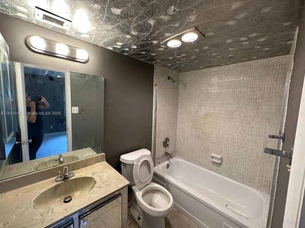 3280 Spanish Moss Ter 213, Lauderhill FL 33319