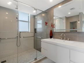 200 Ocean Dr 5D, Miami Beach FL 33139