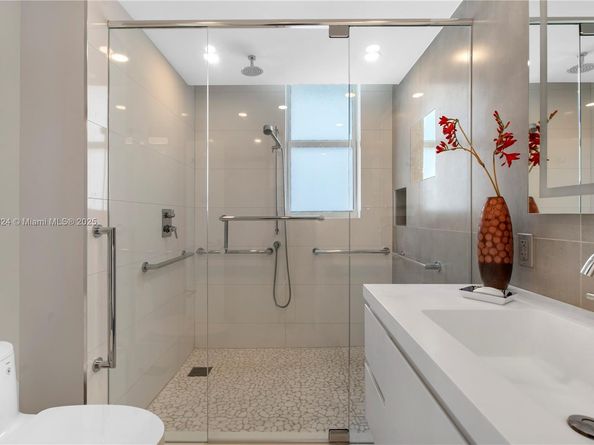 200 Ocean Dr 5D, Miami Beach FL 33139