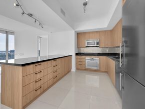 92 SW 3rd St 3904, Miami FL 33130