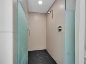 92 SW 3rd St 3904, Miami FL 33130