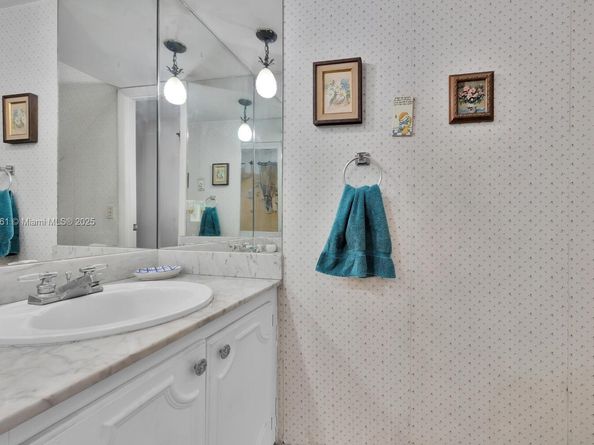 265 Grapetree Dr 110, Key Biscayne FL 33149