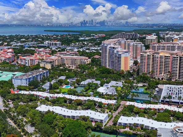265 Grapetree Dr 110, Key Biscayne FL 33149