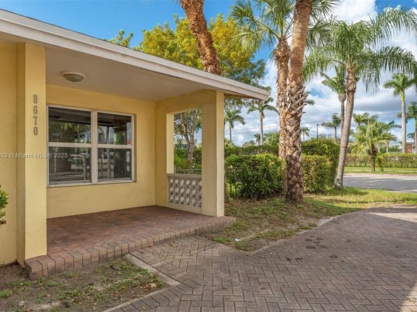 8670 SW 27th Ln, Miami FL 33155