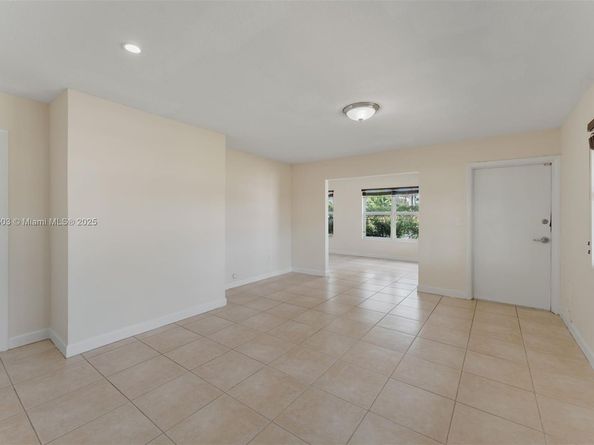 8670 SW 27th Ln, Miami FL 33155