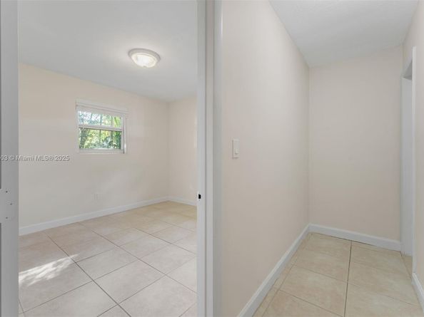 8670 SW 27th Ln, Miami FL 33155