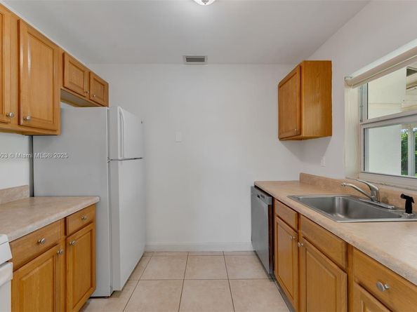 8670 SW 27th Ln, Miami FL 33155