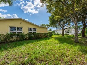 8670 SW 27th Ln, Miami FL 33155