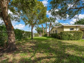 8670 SW 27th Ln, Miami FL 33155