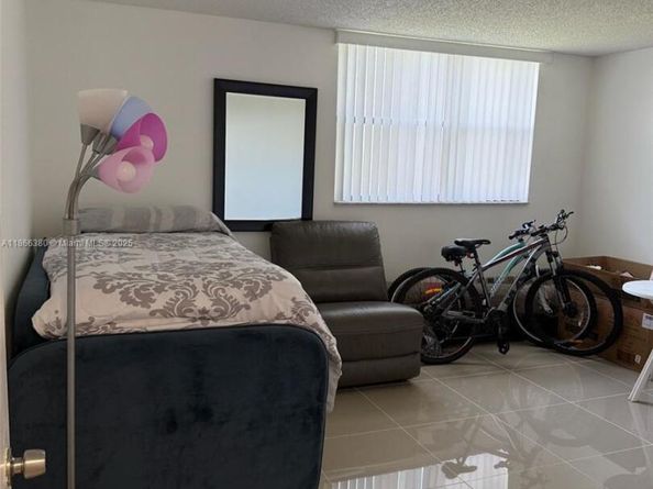 900 NE 195th St 317, Miami FL 33179