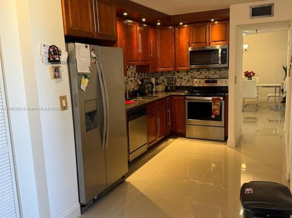 900 NE 195th St 317, Miami FL 33179