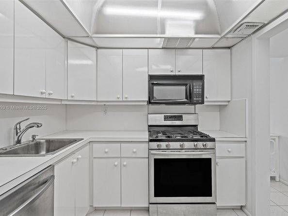 2030 S Ocean Dr 216, Hallandale Beach FL 33009