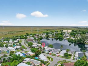 21831 S Heritage Cir, Pembroke Pines FL 33029