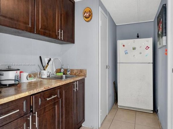21831 S Heritage Cir, Pembroke Pines FL 33029
