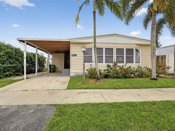 21831 S Heritage Cir, Pembroke Pines FL 33029