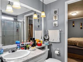 21831 S Heritage Cir, Pembroke Pines FL 33029