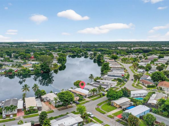 21831 S Heritage Cir, Pembroke Pines FL 33029