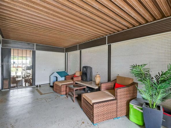 21831 S Heritage Cir, Pembroke Pines FL 33029