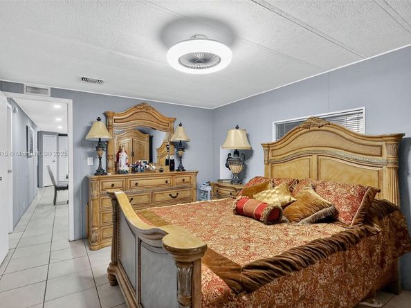 21831 S Heritage Cir, Pembroke Pines FL 33029