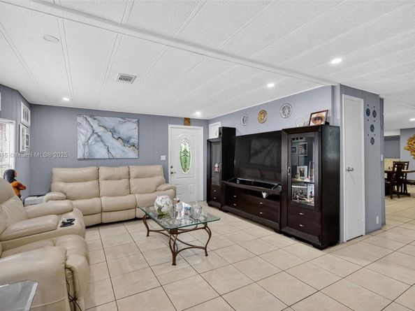 21831 S Heritage Cir, Pembroke Pines FL 33029