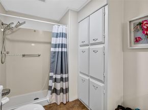 21831 S Heritage Cir, Pembroke Pines FL 33029