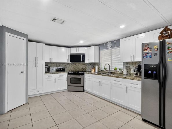 21831 S Heritage Cir, Pembroke Pines FL 33029