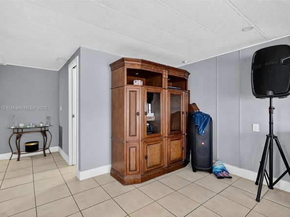21831 S Heritage Cir, Pembroke Pines FL 33029