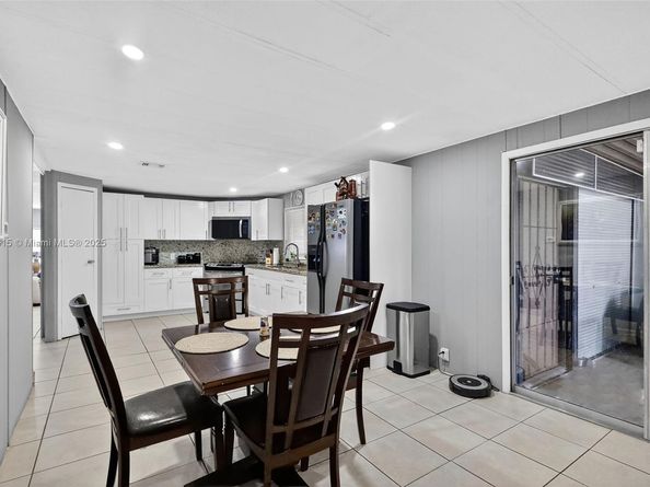 21831 S Heritage Cir, Pembroke Pines FL 33029