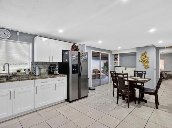 21831 S Heritage Cir, Pembroke Pines FL 33029