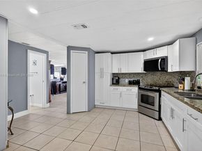 21831 S Heritage Cir, Pembroke Pines FL 33029