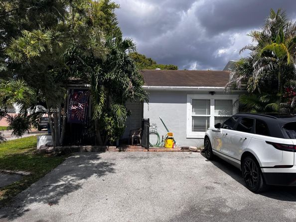 13915 SW 56th Ln, Miami FL 33183