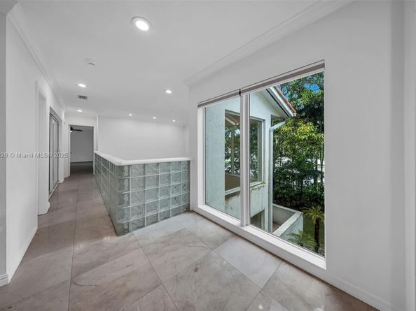 4000 Alhambra Cir, Coral Gables FL 33146