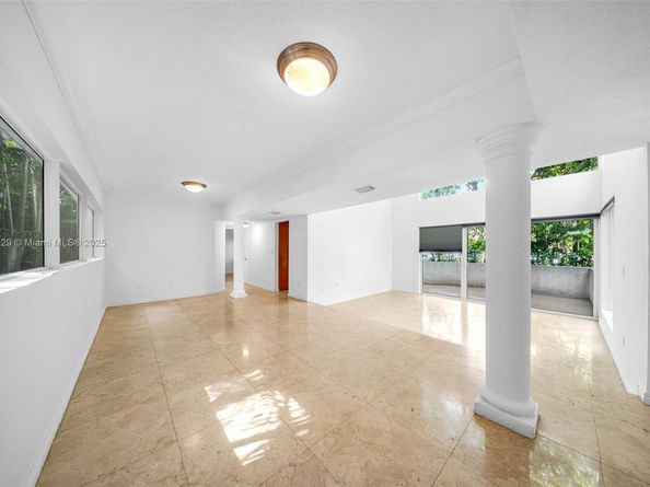 4000 Alhambra Cir, Coral Gables FL 33146