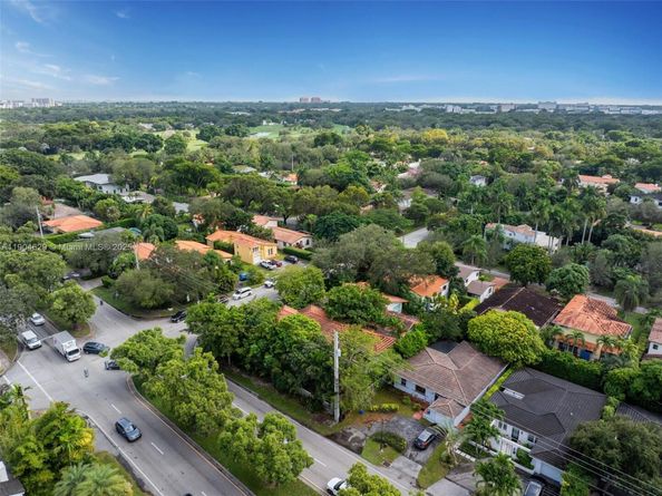 4000 Alhambra Cir, Coral Gables FL 33146