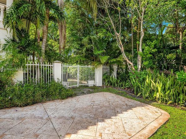 4000 Alhambra Cir, Coral Gables FL 33146