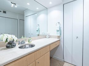 20505 E Country Club Dr 931, Aventura FL 33180