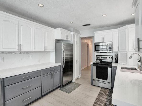 217 SE 5th St, Dania Beach FL 33004